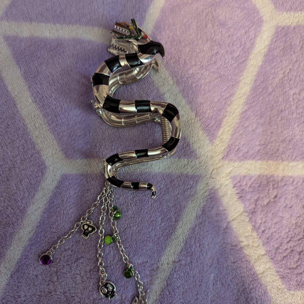 Beetlejuice Sandworm Metal Claw Hair Clip